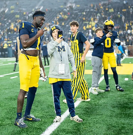 Rod Moore (1) and Jyaire Hill (0)