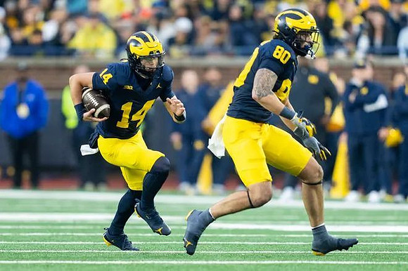 Tommy Carr (14) and Hogan Hansen (80)