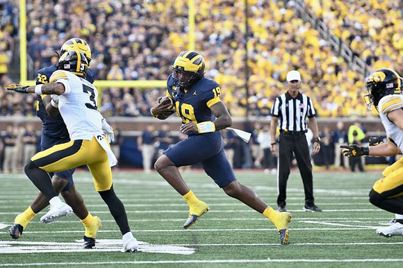 Bryce Underwood (19) and Jalen Hoffman (42)