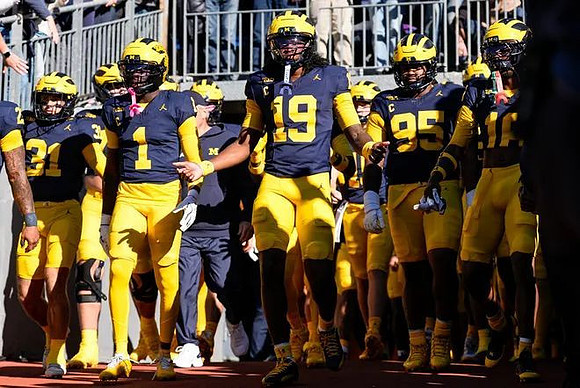Bryce Underwood (19) and Michigan Team