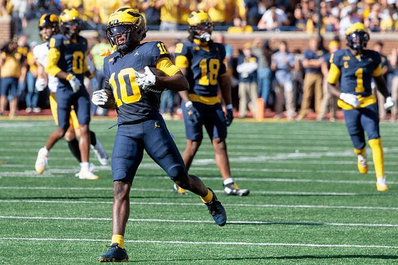 Jyaire Hill (0), Zeke Berry (10), Troy Bowles (18), and Rod Moore (1)