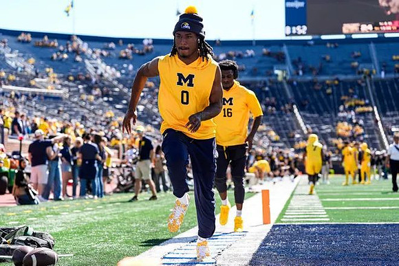 Jyaire Hill (0) and Jo'Ziah Edmond (16)