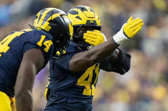 Carter Meadows (14) and Tariq Boney (41)