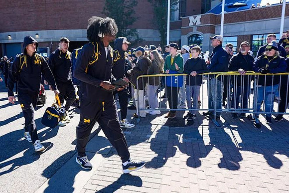 Bryce Underwood (19) and Michigan Team