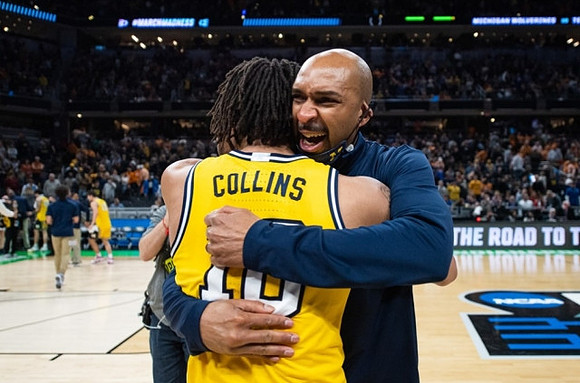 Frankie Collins (10) and Saddi Washington