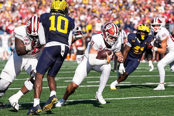Zeke Berry (10) and Tariq Boney (41)