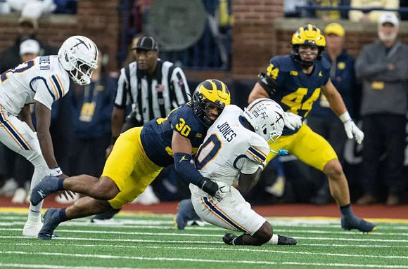 Max Alford (30) and Nathaniel Staehling (44)
