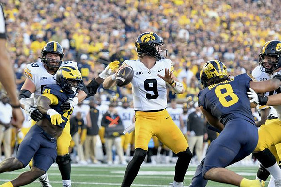 Tariq Boney (41) and Dom Nichols (8)