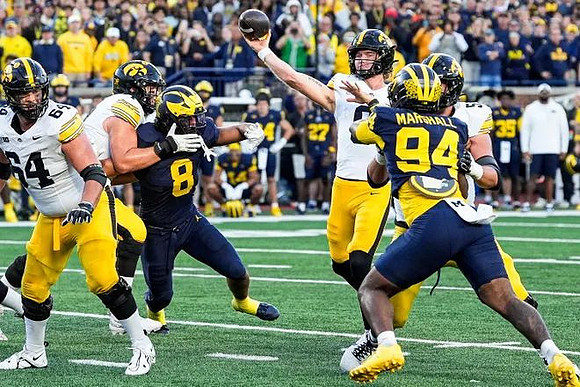 Dom Nichols (8) and Nate Marshall (94)
