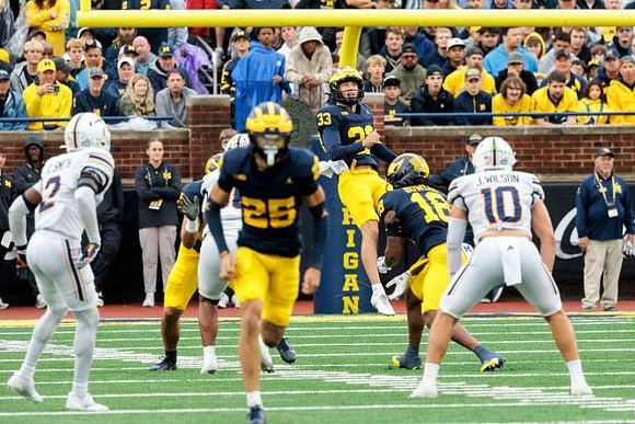 Mason Curtis (25) and Troy Bowles (18)