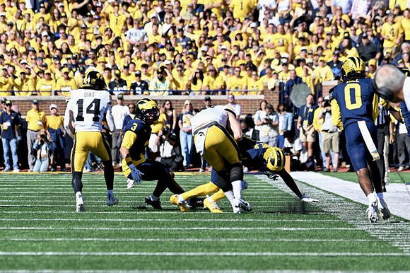 Smith Snowden (3), Rod Moore (1), and Jyaire Hill (0)