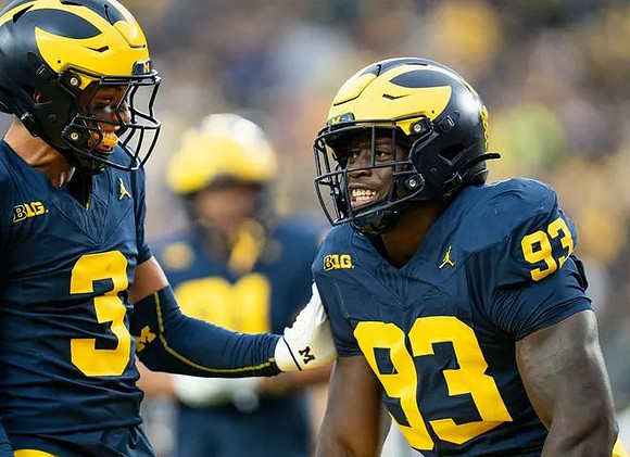 Smith Snowden (3) and Benny Patterson III (93)