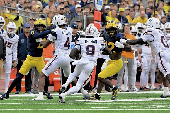 Jyaire Hill (0) and Nathaniel Owusu-Boateng (12)