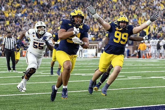 Jonah Lea'ea (91) and Cam Brandt (9)