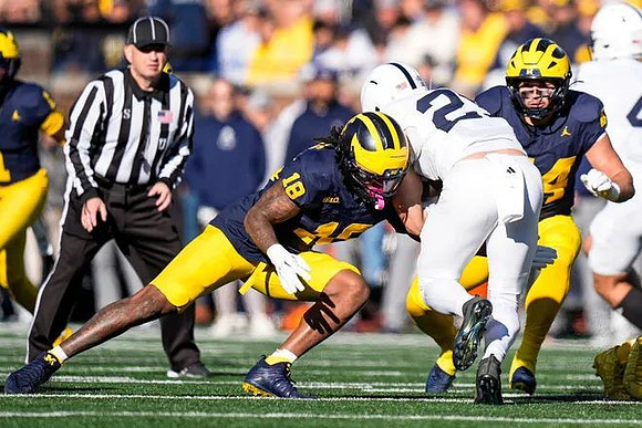 Troy Bowles (18) and Nathaniel Staehling (44)