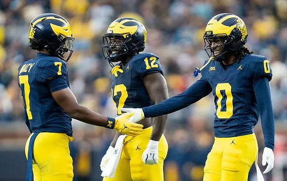 Chris Bracy (7), Nathaniel Owusu-Boateng (12), and Jyaire Hill (0)