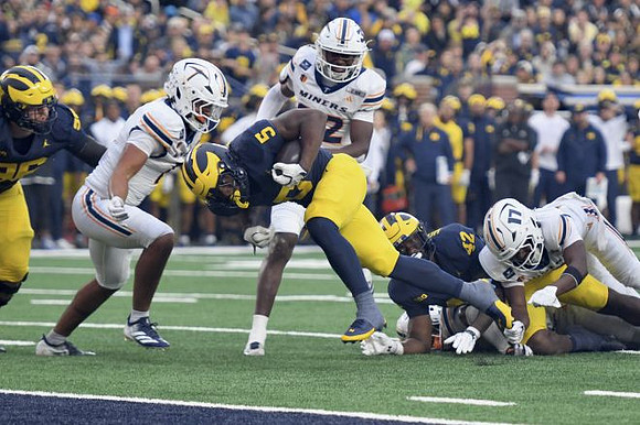 Manuel Beigel (96), Savion Hiter (5), and Jalen Hoffman (42)