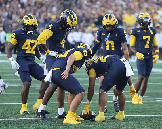 Jalen Hoffman (42), Chase Taylor (4), Nico Crawford (49), Jyaire Hill (0), and Chris Bracy (7)