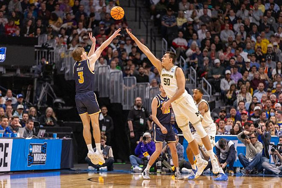Vladislav Goldin (50) and Nimari Burnett (4)