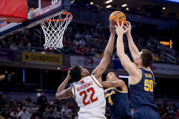 Nimari Burnett (4) and Vladislav Goldin (50)