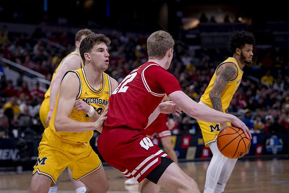 Danny Wolf (1), Will Tschetter (42), and Roddy Gayle Jr. (11)