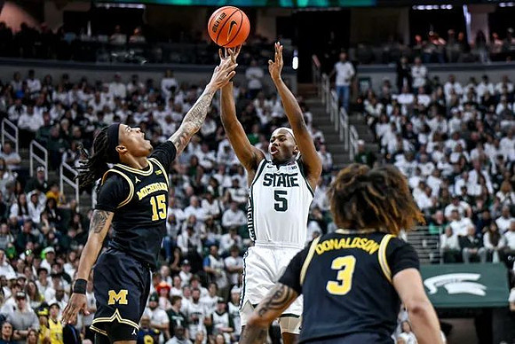 Rubin Jones (15) and Tre Donaldson (3)