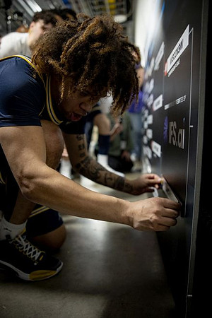 Tre Donaldson (3) and Michigan Team
