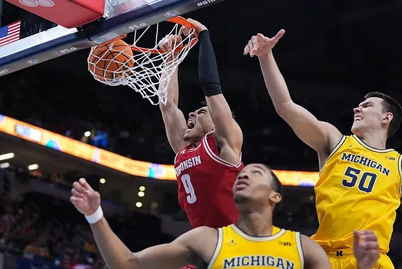Nimari Burnett (4) and Vladislav Goldin (50)