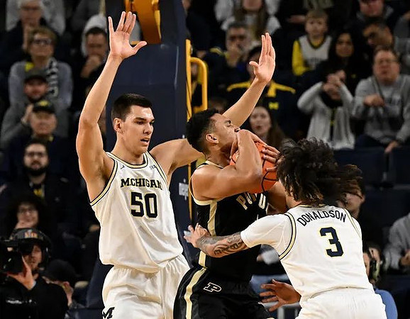 Vladislav Goldin (50) and Tre Donaldson (3)