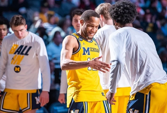 DeVante' Jones (12) and Michigan Team