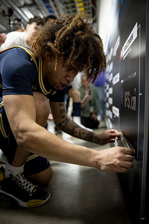 Tre Donaldson (3) and Michigan Team