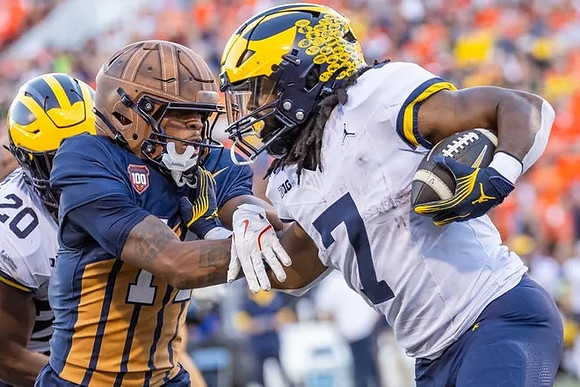 Kalel Mullings (20) and Donovan Edwards (7)