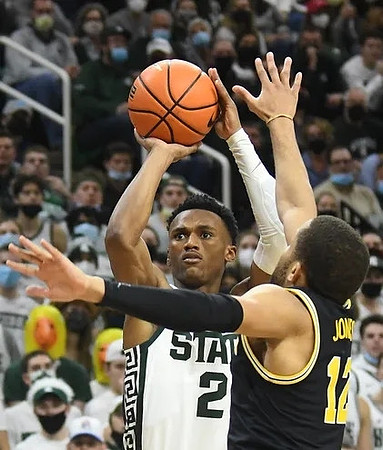DeVante' Jones (12)
