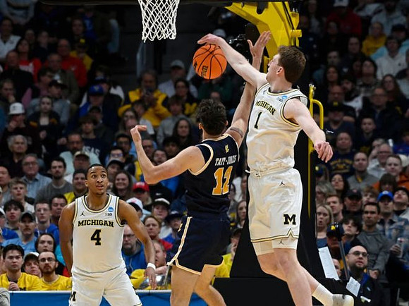 Nimari Burnett (4) and Danny Wolf (1)