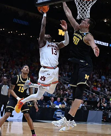 Rubin Jones (15) and Vladislav Goldin (50)