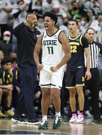 Juwan Howard and Caleb Houstan (22)