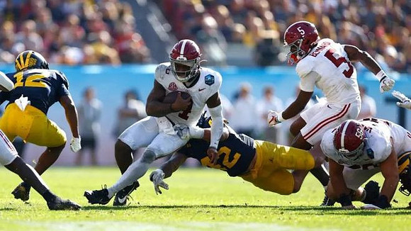 Aamir Hall (12) and TJ Guy (42)