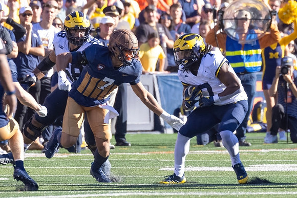 Donovan Edwards (7) and Giovanni El-Hadi (58)