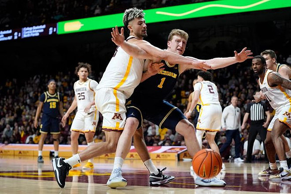 Rubin Jones (15) and Danny Wolf (1)