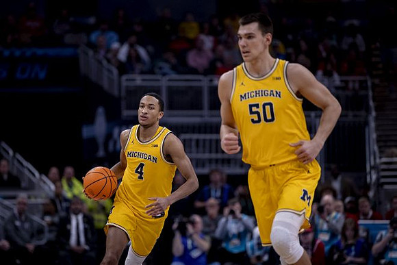 Nimari Burnett (4) and Vladislav Goldin (50)