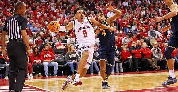 Nimari Burnett (4) and Vladislav Goldin (50)