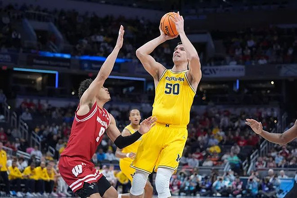 Nimari Burnett (4) and Vladislav Goldin (50)