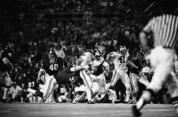 1975 Season-Oklahoma: Rick Leach (7) and Rob Lytle (41)
