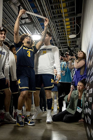 Tre Donaldson (3) and Michigan Team