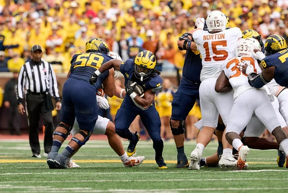 Giovanni El-Hadi (58) and Donovan Edwards (7)