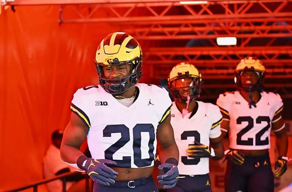Kalel Mullings (20), Fredrick Moore (3), and Tavierre Dunlap (22)