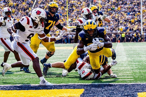 Evan Link (71) and Kalel Mullings (20)