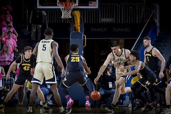 Will Tschetter (42), Jace Howard (25), Kobe Bufkin (2), and Hunter Dickinson (1)