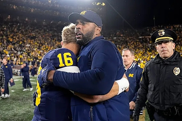Davis Warren (16) and Sherrone Moore