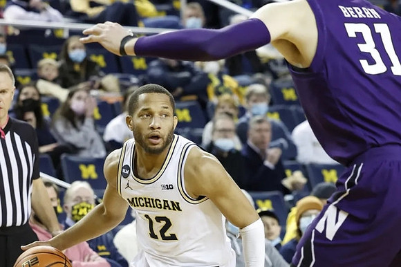 DeVante' Jones (12)